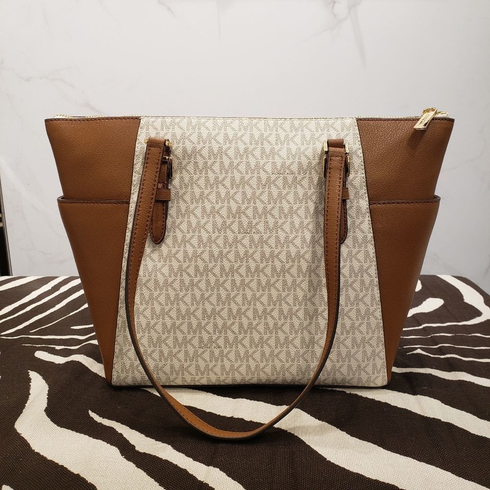 Michael Kors Charlotte Large Tote Set - Picture 2 of 10